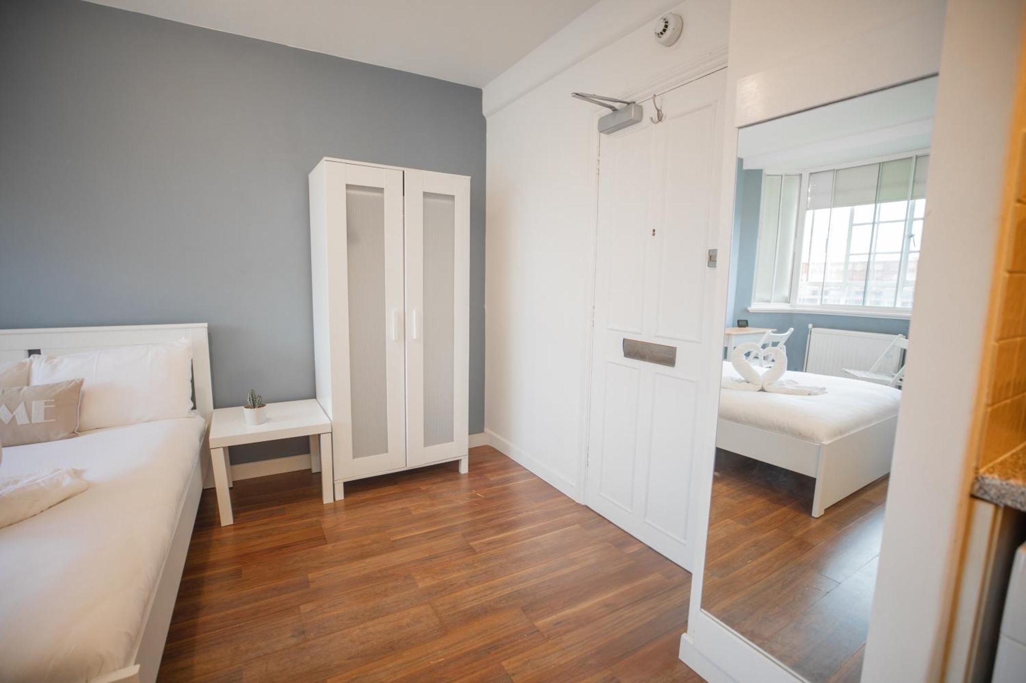 Studio At Chelsea Cloisters Hotel London Exterior photo